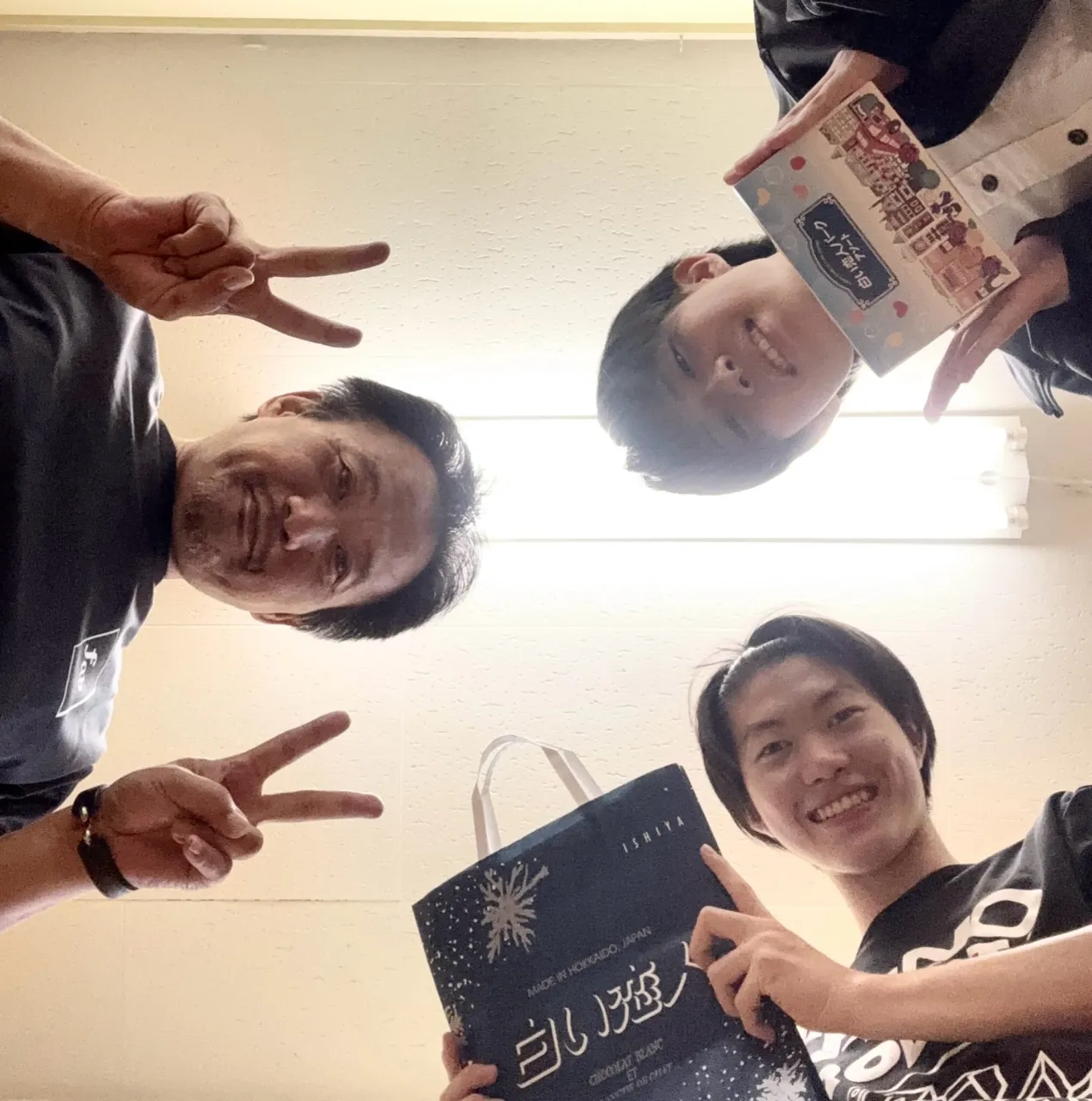 fab１期生が旅のお土産を持って近況報告に来訪、元気な顔を出...